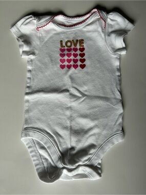 🍼5/$20🍼White Baby One-Piece Bodysuit with Pink & Gold Hearts - LOVE